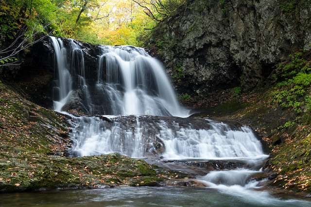 秋の平和の滝